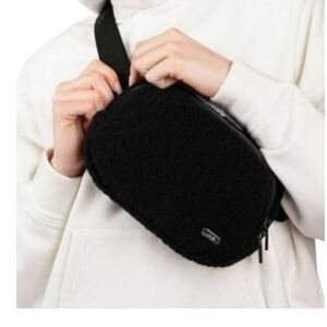 Brand New W Tags Lole Unisex Sherpa Belt Bag Sling Bag Crossbody One Size